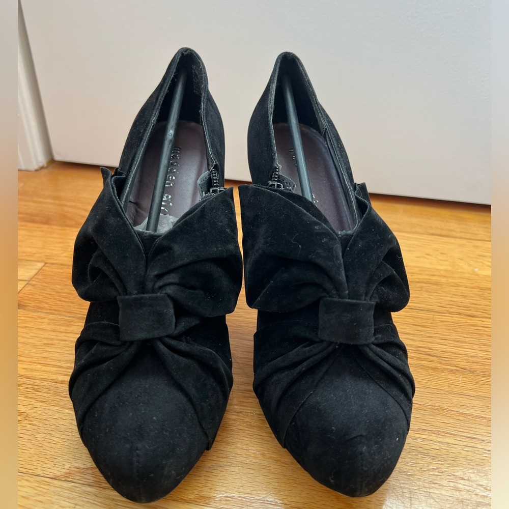 Madden Girl Gambill Black Bow Velour Zip Up Bootie